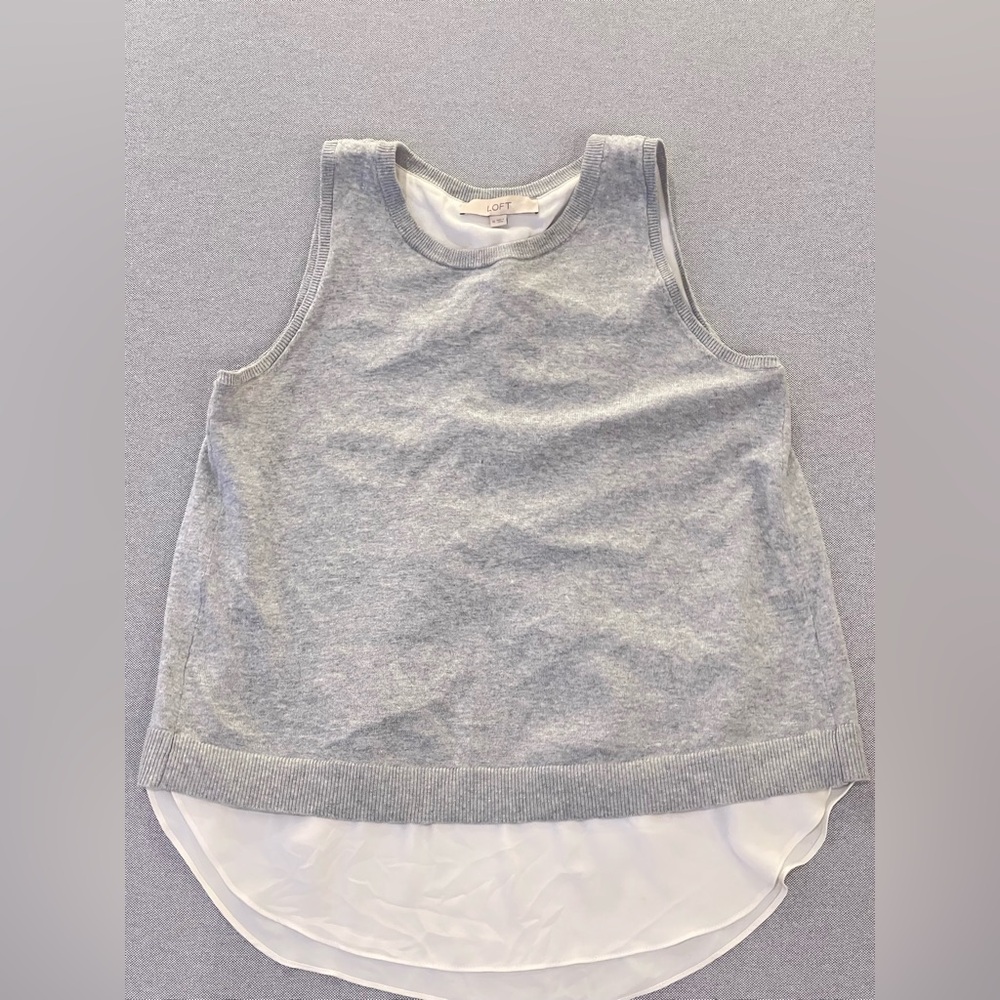 LOFT Grey Sleeveless Ruffle‎ Back Sweater Tank (Size M)